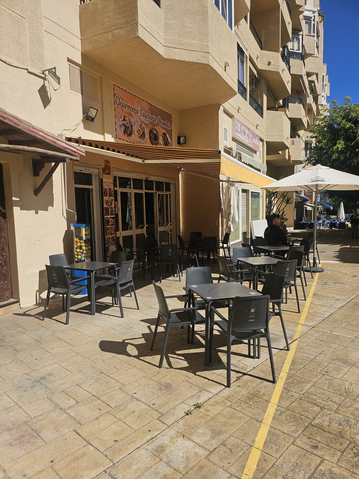 Cafeteria / Churrería with Sunny Terrace – Excellent Opportunity in a Growing Area — 2