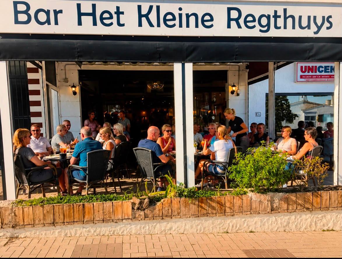 Bar Restaurant Het Kleine Regthuys — Prime Location La Carihuela
